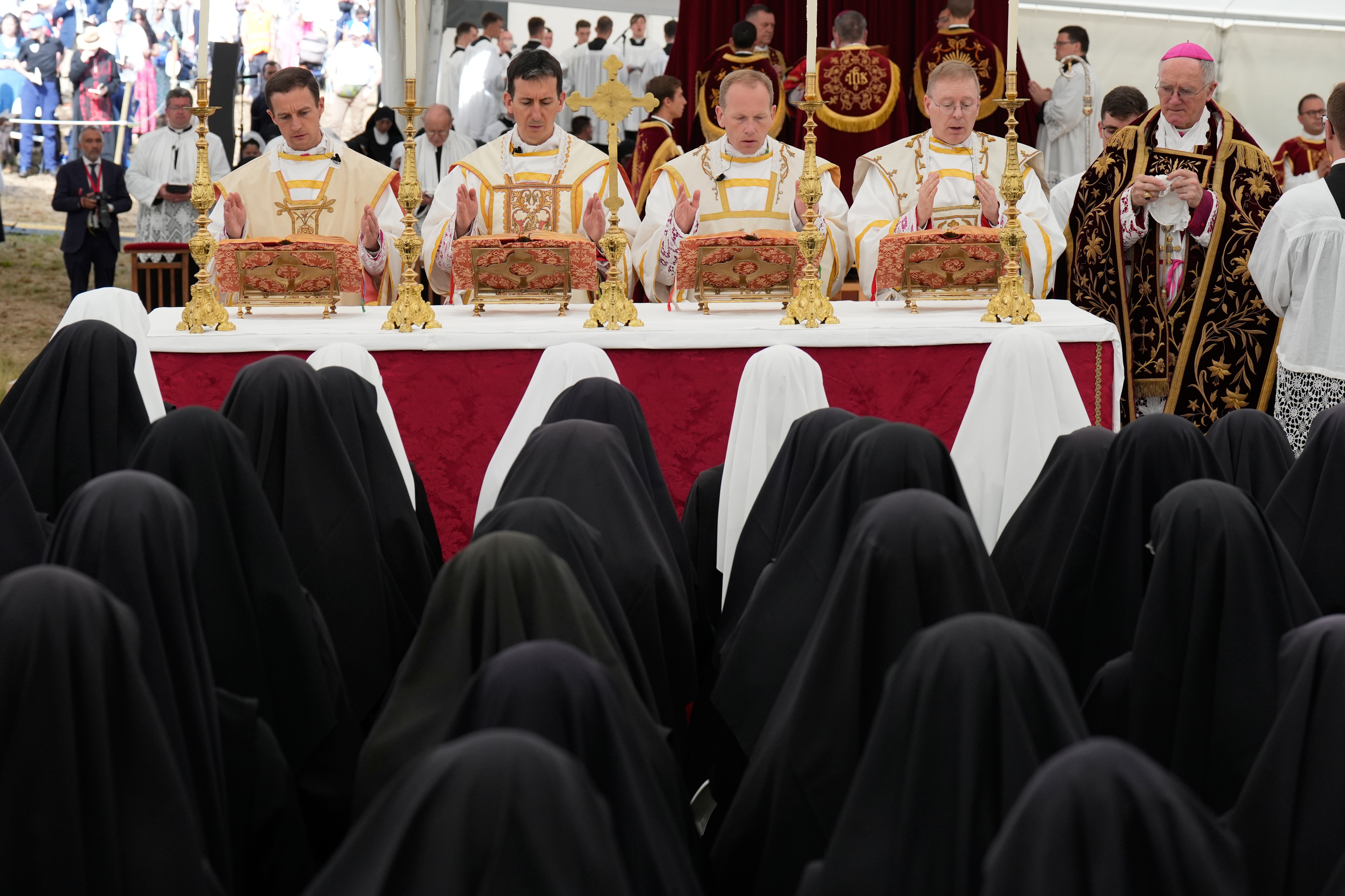 Defying Pope Leo XIV, traditionalists go ahead with bishop consecrations in Switzerland